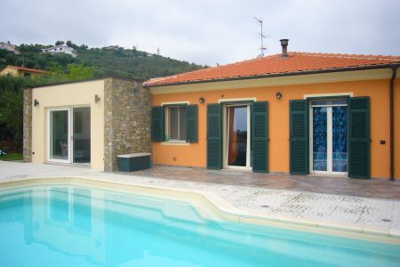 Villa in vendita a Imperia con piscina