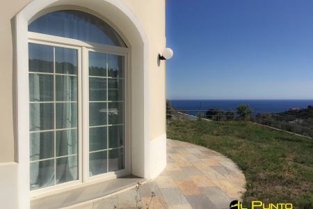 SANREMO Villa nuova con vista mare, realizzata con materiali di pregio e basso impatto energetico.