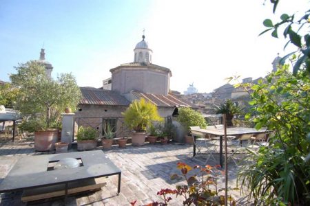 Attico terrazzato e panoramico adiacenze Piazza Campitelli . 