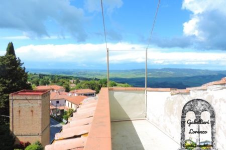 APPARTAMENTO CON TERRAZZO PANORAMICO IN PRIMA PERIFERIA A VOLTERRA