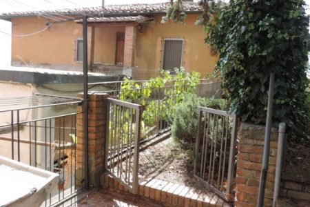 APPARTAMENTO AUTONOMO VOLTERRA CON BALCONE