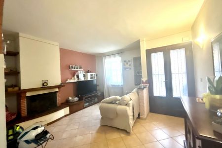 Terratetto a Colle di Compito