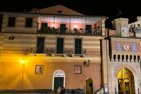 FinalBorgo – A Porta Testa appartamento con grande terrazzo loggiato